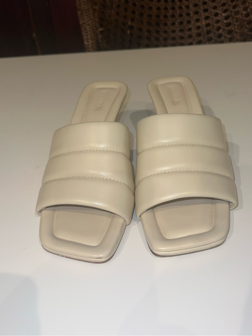 Vince Ceil Quilted Ivory Beige Leather Slide Sandal Kitten Heel Size 8